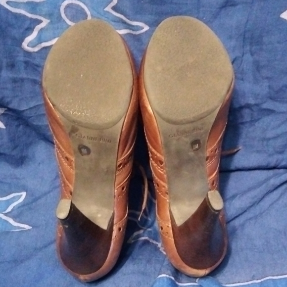 Gianni Bini Brown Oxford Heels - Picture 7 of 12